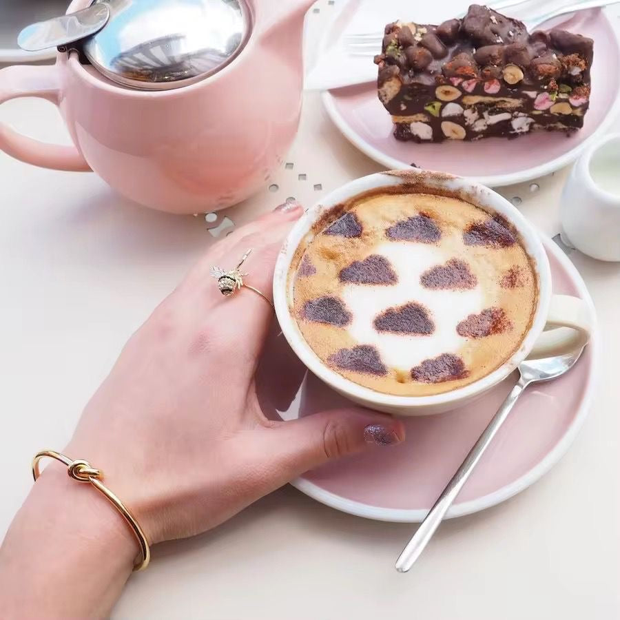 Forever Knot Bangle 18k