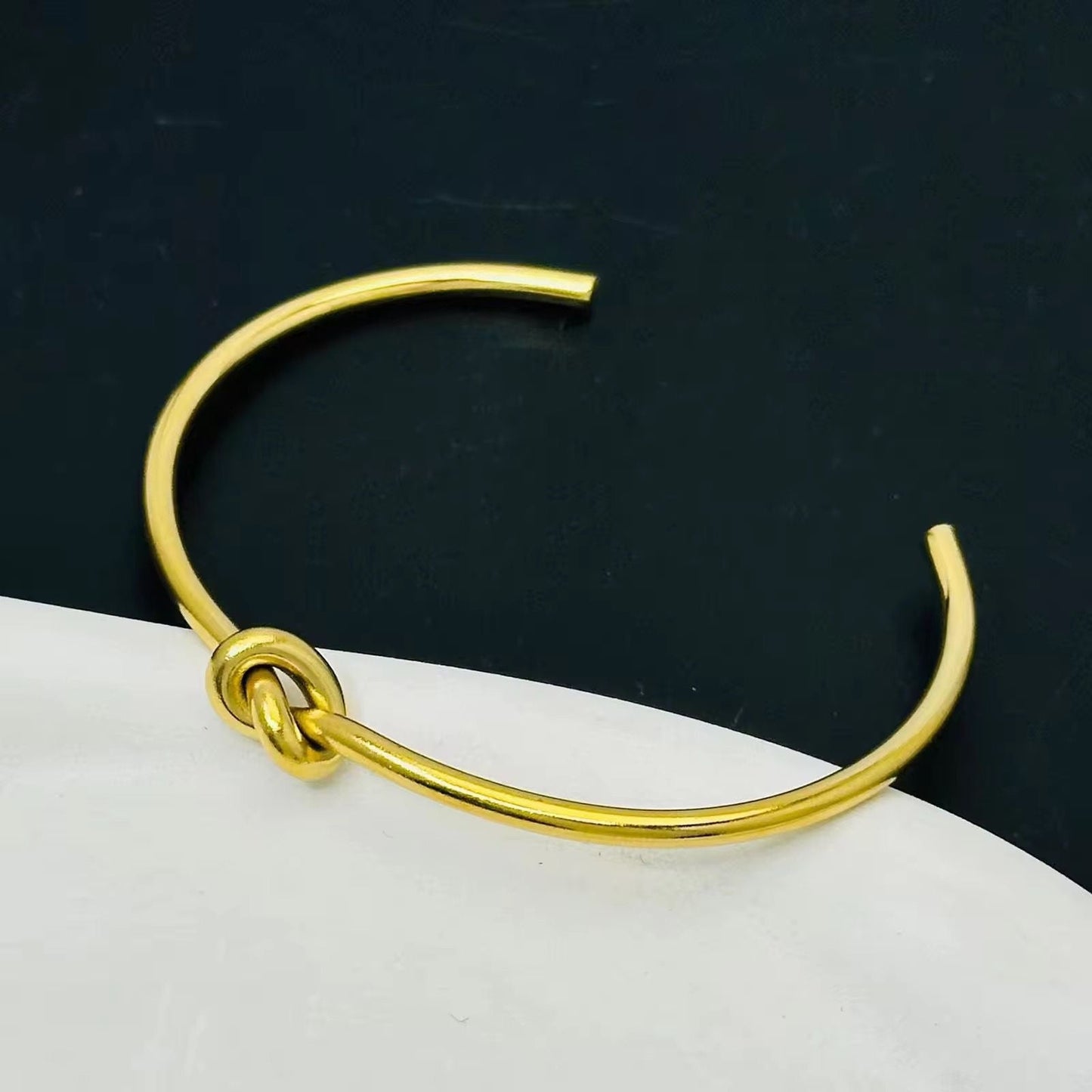 Forever Knot Bangle 18k