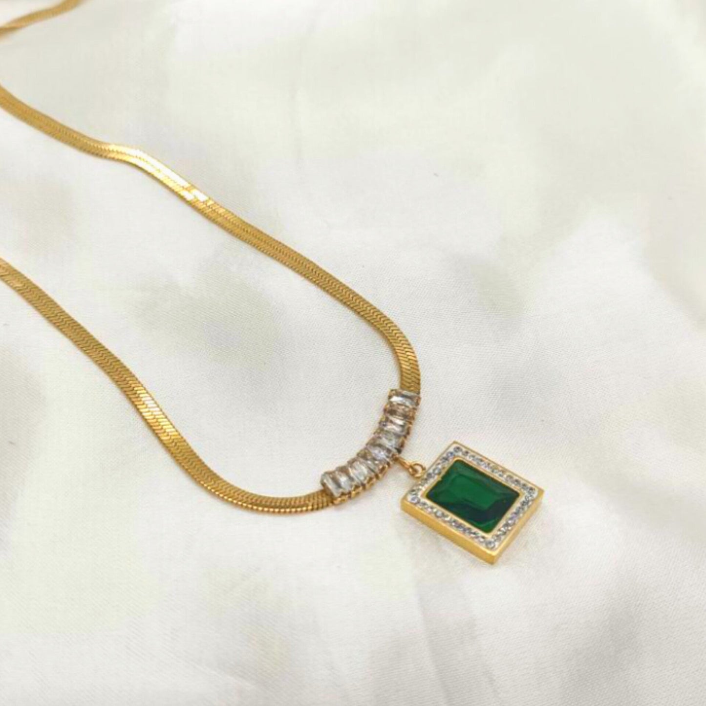 Vien Square Zircon Pendant Necklace